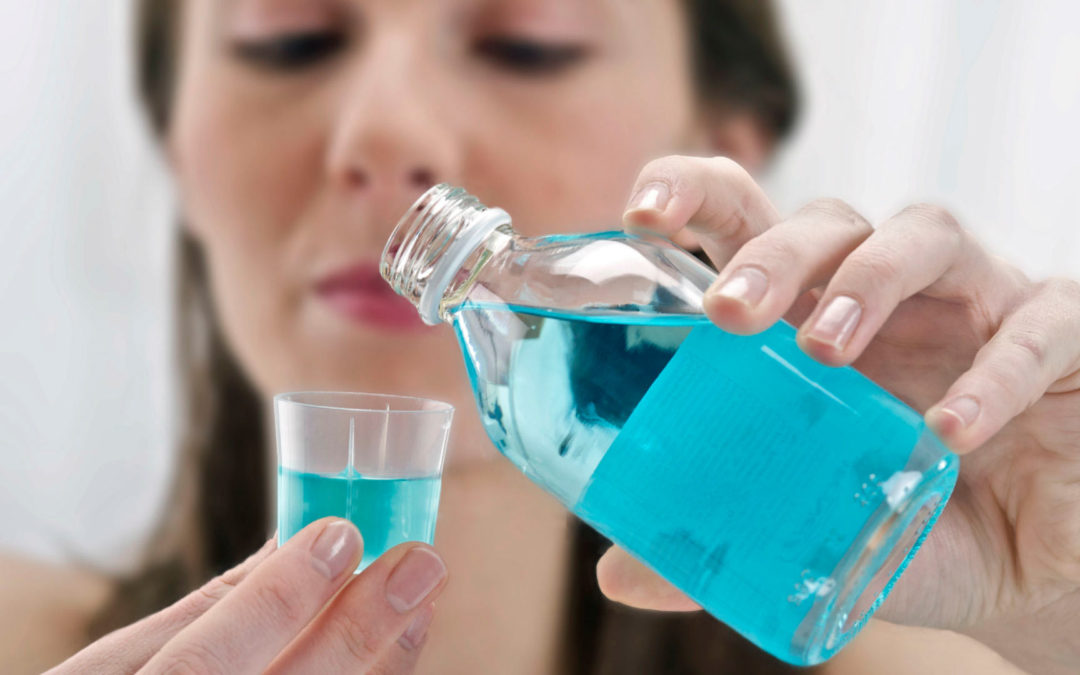 Los enjuagues bucales podrían reducir el riesgo de transmisión de Covid-19